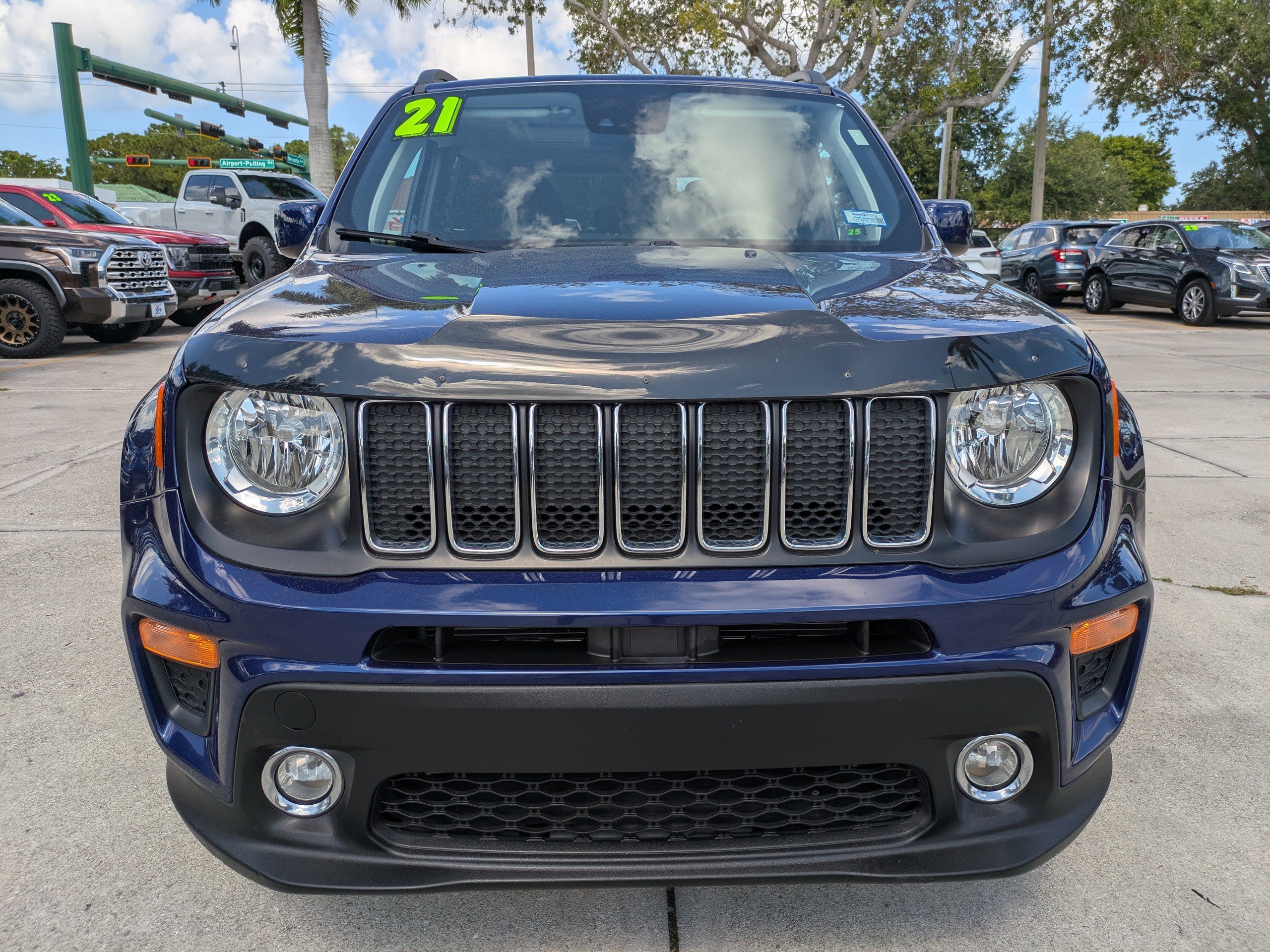 Used 2021 Jeep Renegade Latitude w/ Sun & Sound Group FWD image 8