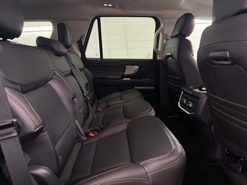 Certified 2025 Ford Expedition Active image 33