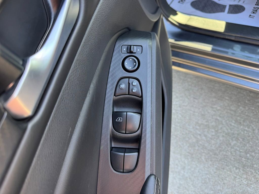 Used 2025 Nissan Altima 2.5 SV AWD/4WD image 11