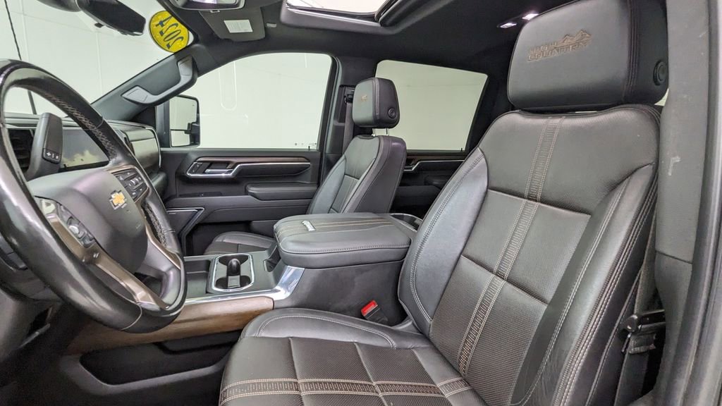 Used 2024 Chevrolet Silverado 3500 High Country w/ High Country Premium Package image 2