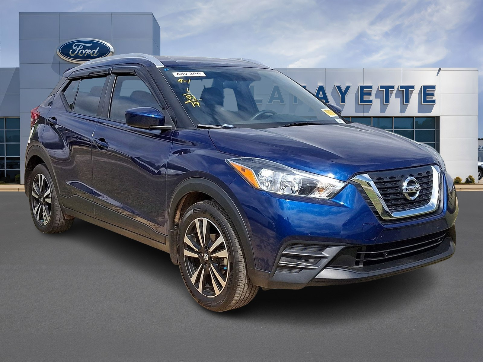 Used 2019 Nissan Kicks SV image 1