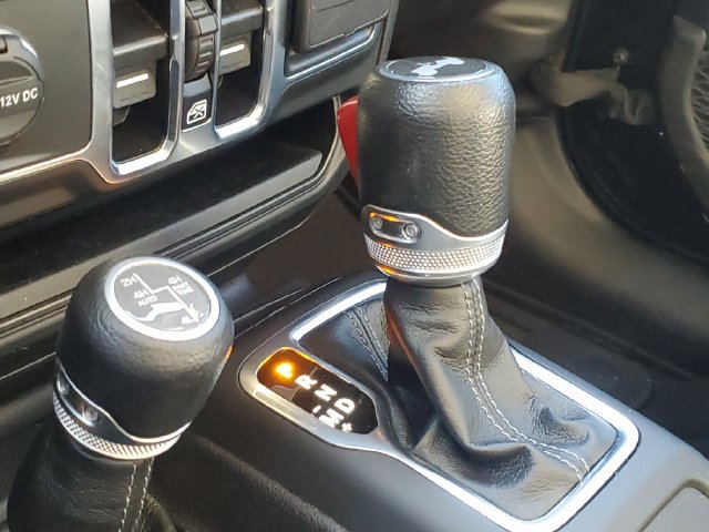 Used 2024 Jeep Wrangler Unlimited Sahara AWD/4WD image 19