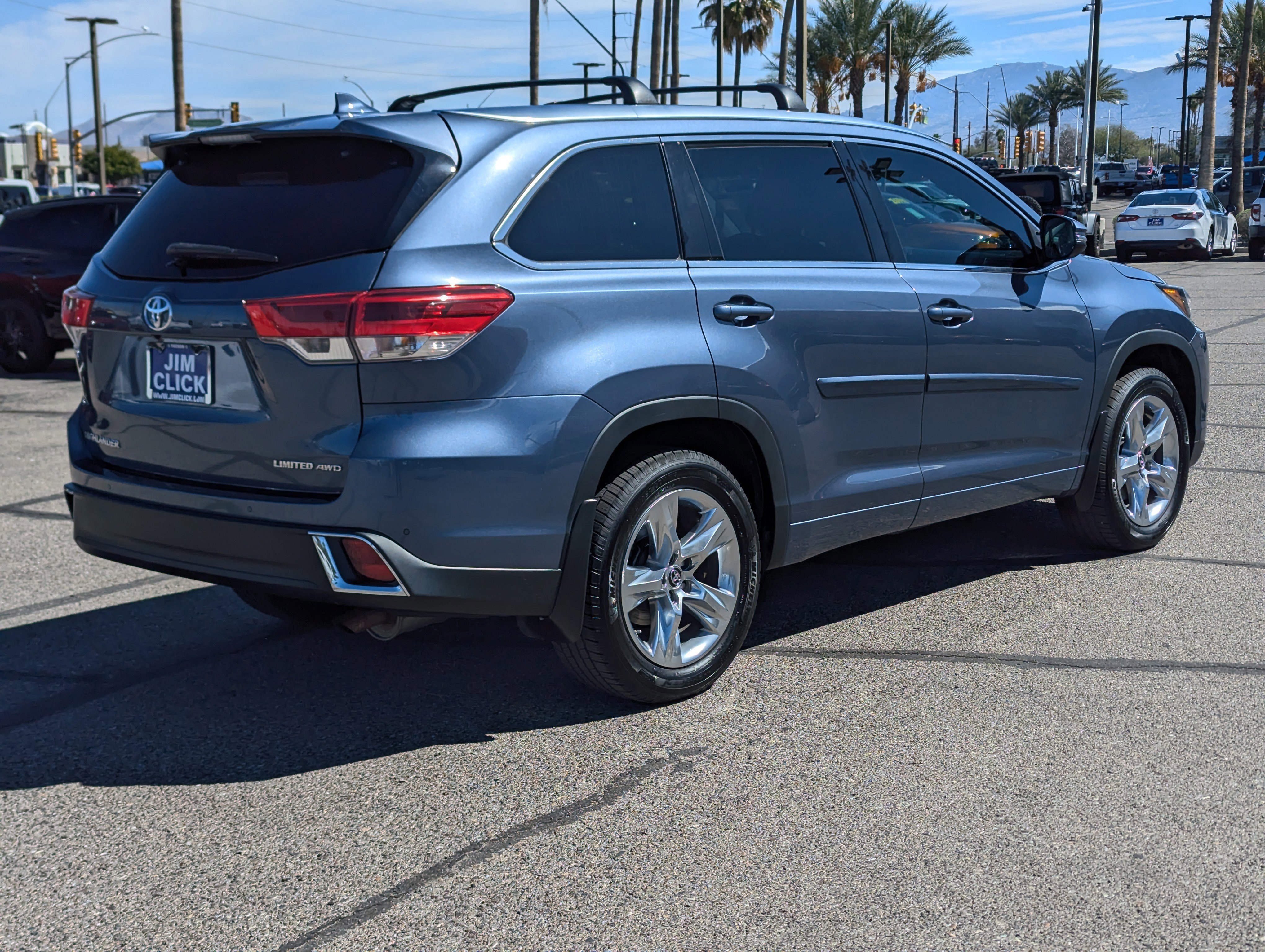 Used 2019 Toyota Highlander Limited w/ Carpet Mat Package (TMS) image 4