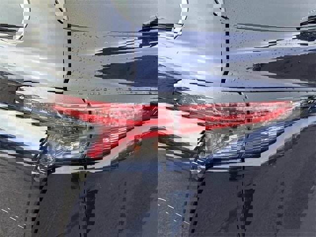 Used 2022 Toyota Sienna Limited image 11