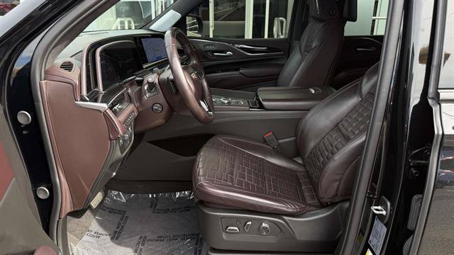 Used 2024 Cadillac Escalade Sport Platinum w/ LPO, ONYX Package AWD/4WD image 11