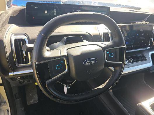 Certified 2025 Ford Expedition Max Platinum image 5