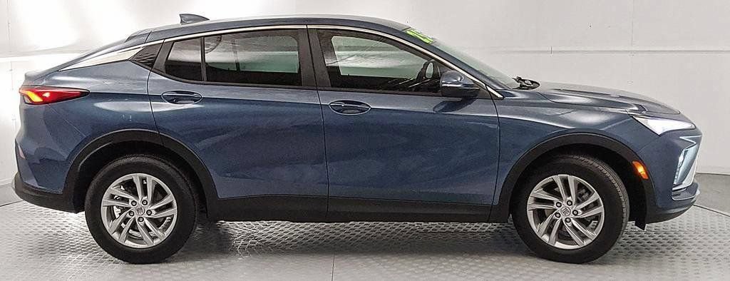 Used 2025 Buick Envista Preferred w/ Convenience I Package FWD image 2
