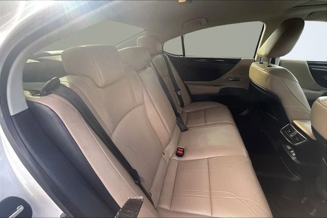 Used 2019 Lexus ES 300h w/ Accessory Package 2 image 26