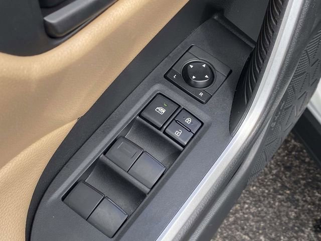 Used 2020 Toyota RAV4 LE image 19