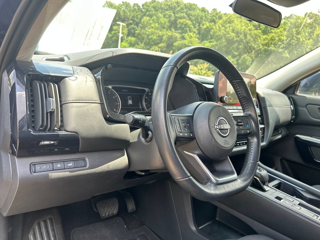 Used 2025 Nissan Pathfinder SV FWD image 10