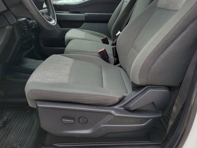 Certified 2025 Ford F250 XLT w/ Black Appearance Package AWD/4WD image 9