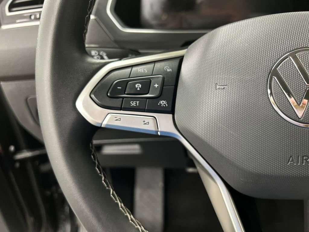 Used 2024 Volkswagen Tiguan SE image 19