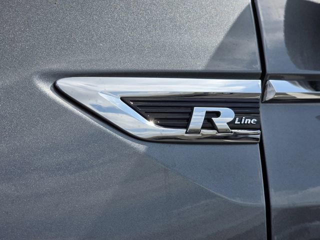 Used 2021 Volkswagen Tiguan SE R-Line image 32