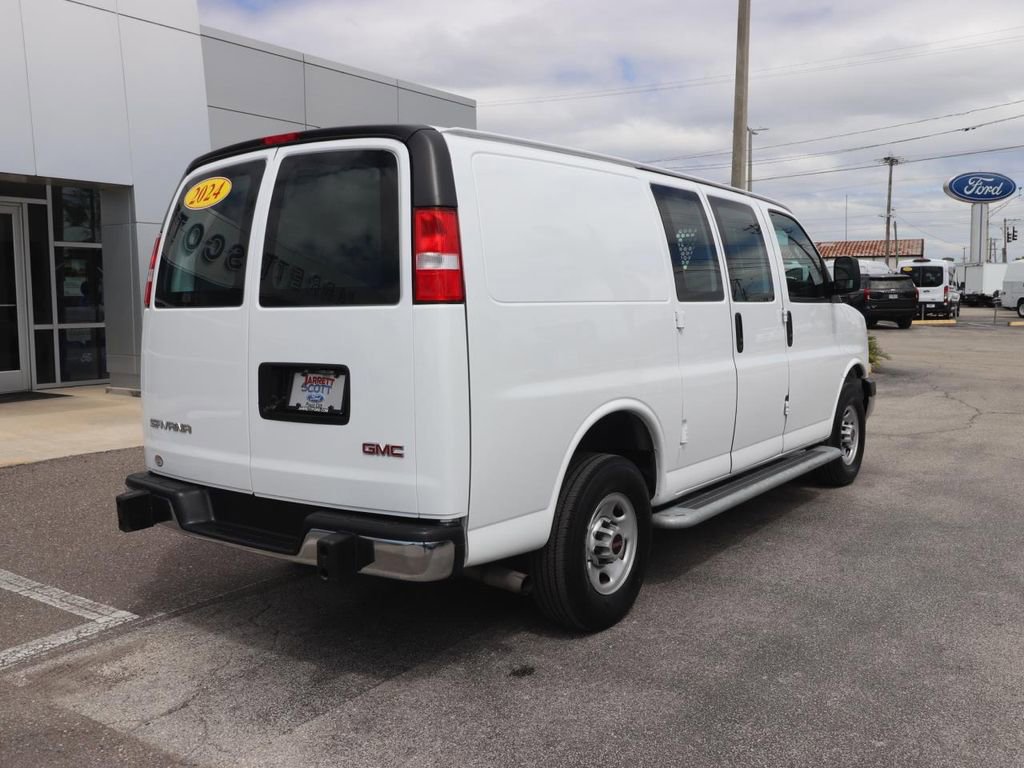 Used 2024 GMC Savana 2500 w/ Driver Convenience Package image 5