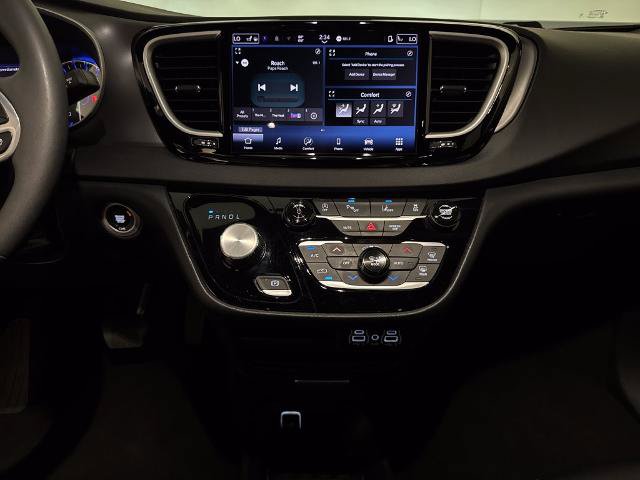 Used 2025 Chrysler Pacifica Select FWD image 24