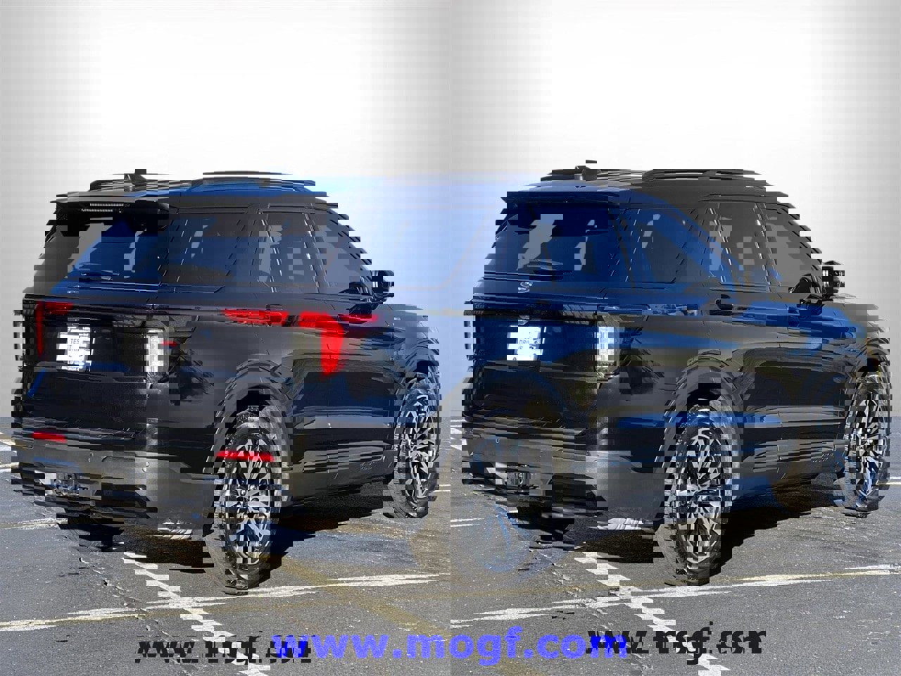 Certified 2025 Ford Explorer ST-Line w/ Premium Package image 3