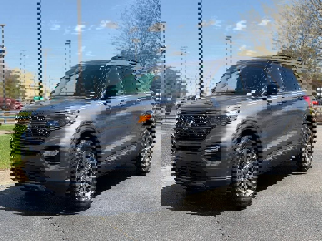 Certified 2022 Ford Explorer XLT w/ Equipment Group 202A image 6