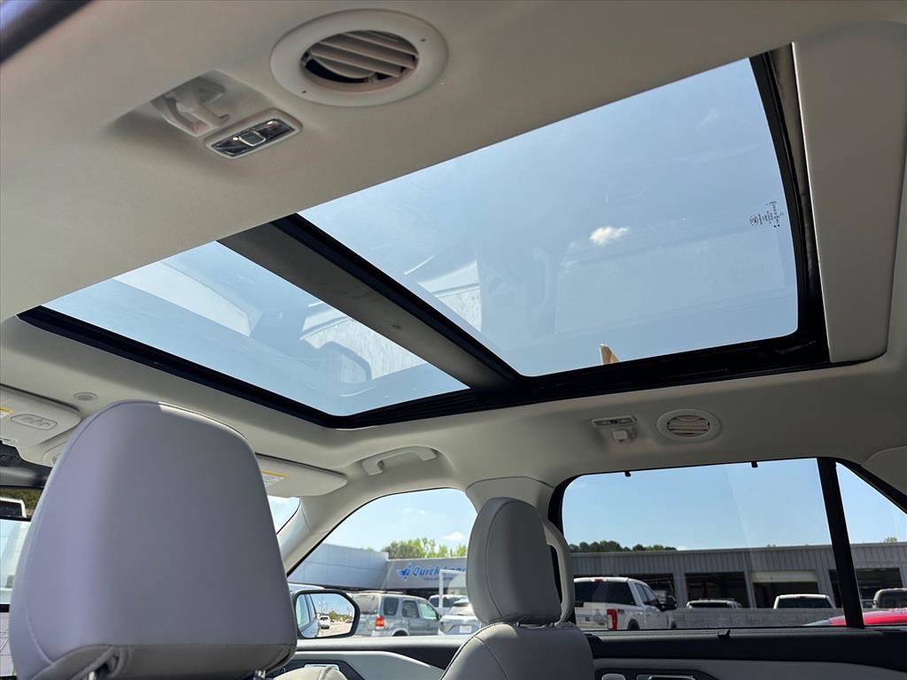 Certified 2025 Ford Explorer Platinum w/ Ultimate Package image 15