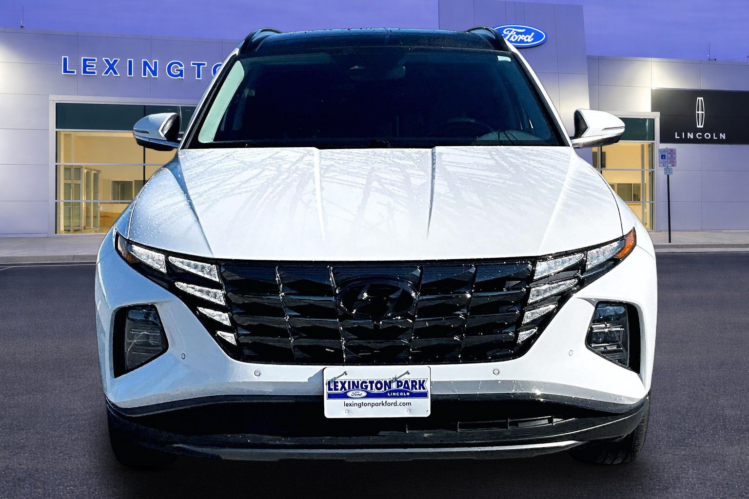 Used 2023 Hyundai Tucson Limited w/ Cargo Package AWD/4WD image 2