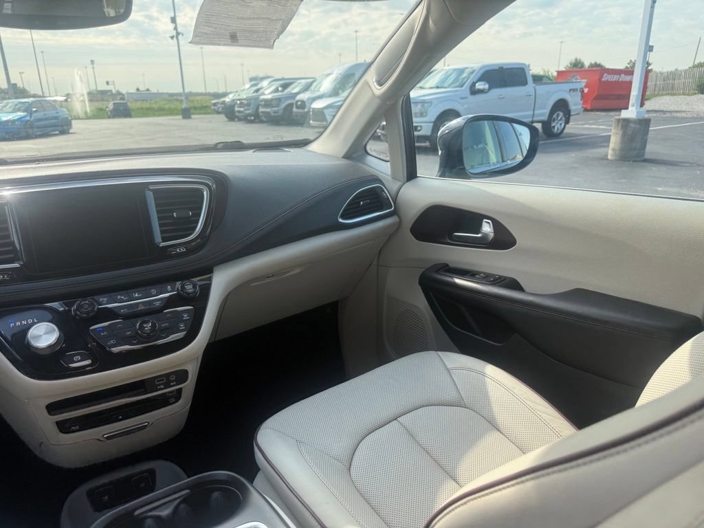 Used 2018 Chrysler Pacifica Limited w/ Advanced Safetytec Group FWD image 42