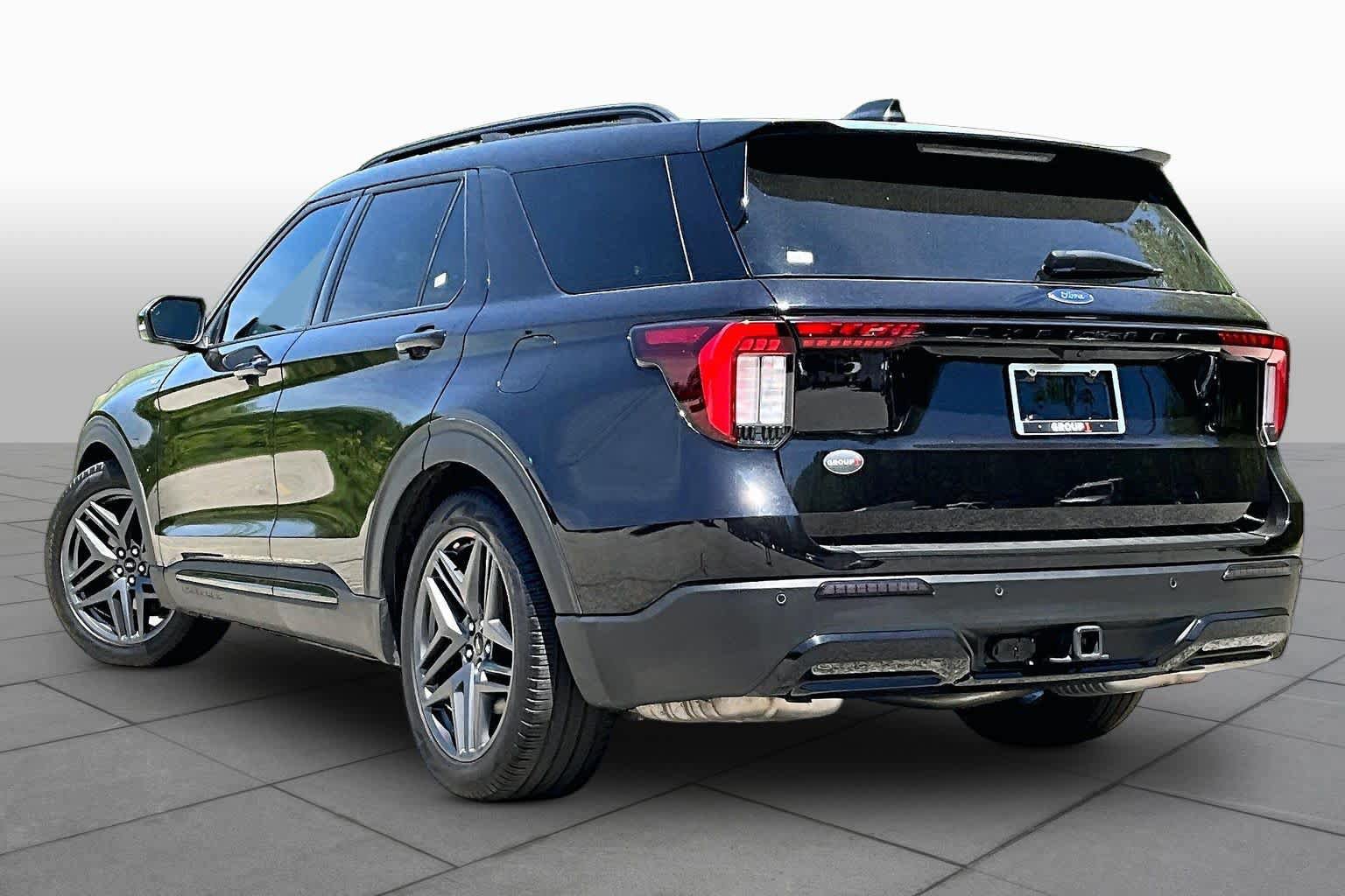 Certified 2025 Ford Explorer ST-Line w/ Premium Package AWD/4WD image 12