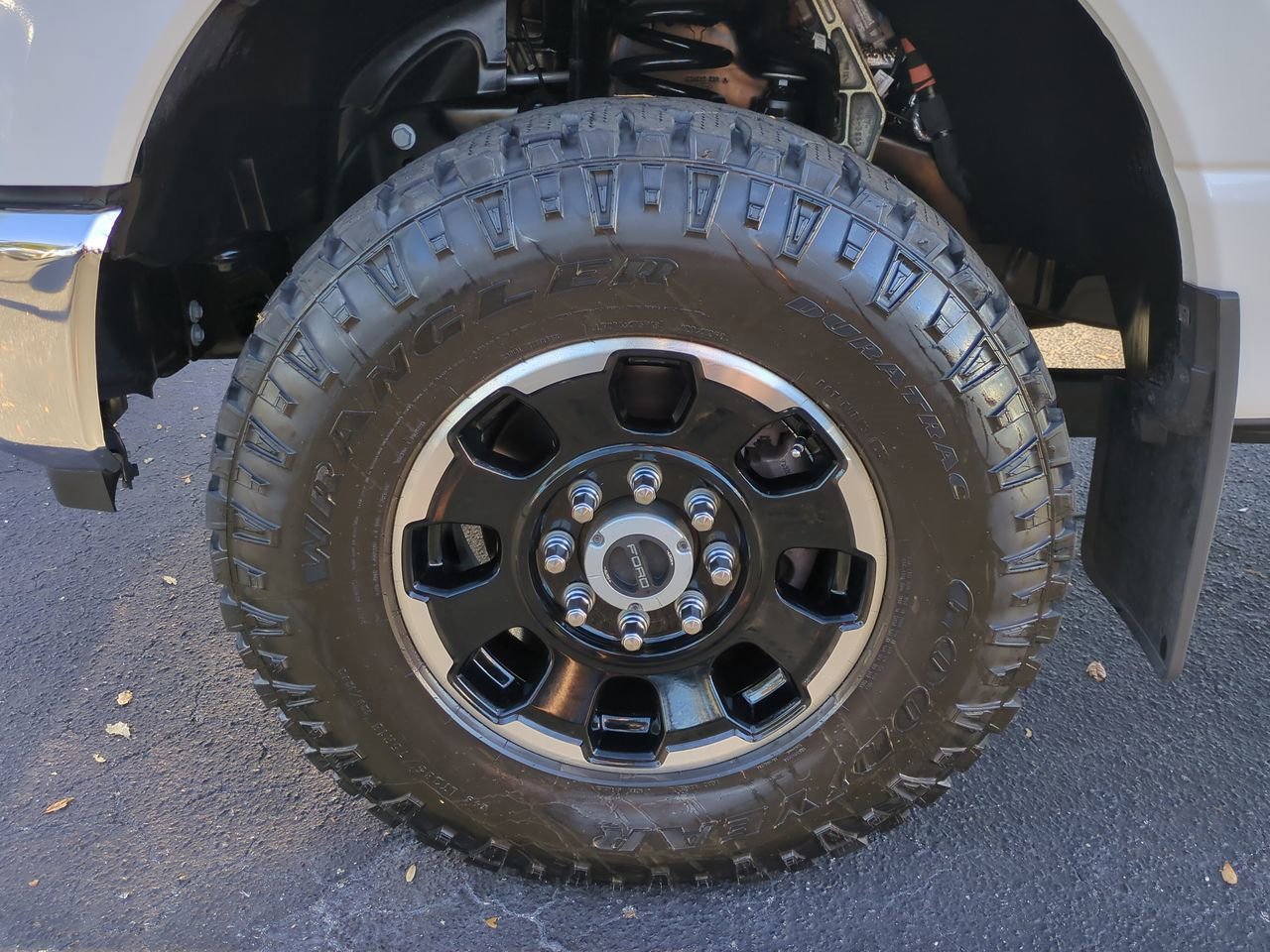 Certified 2025 Ford F350 Lariat w/ Tremor Off-Road Package image 11