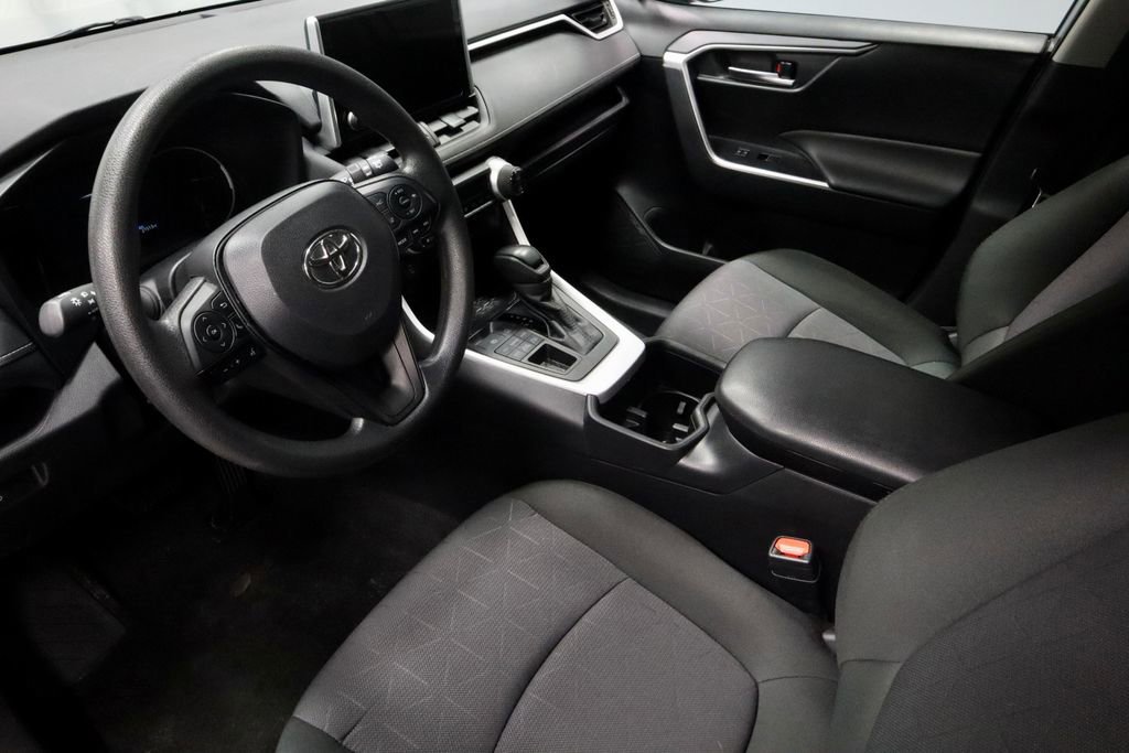 Used 2025 Toyota RAV4 XLE image 22