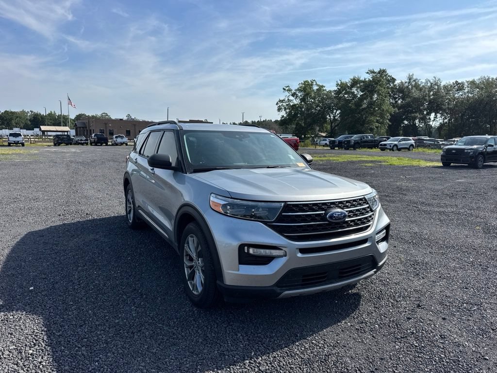 Certified 2022 Ford Explorer XLT w/ Equipment Group 202A RWD image 8