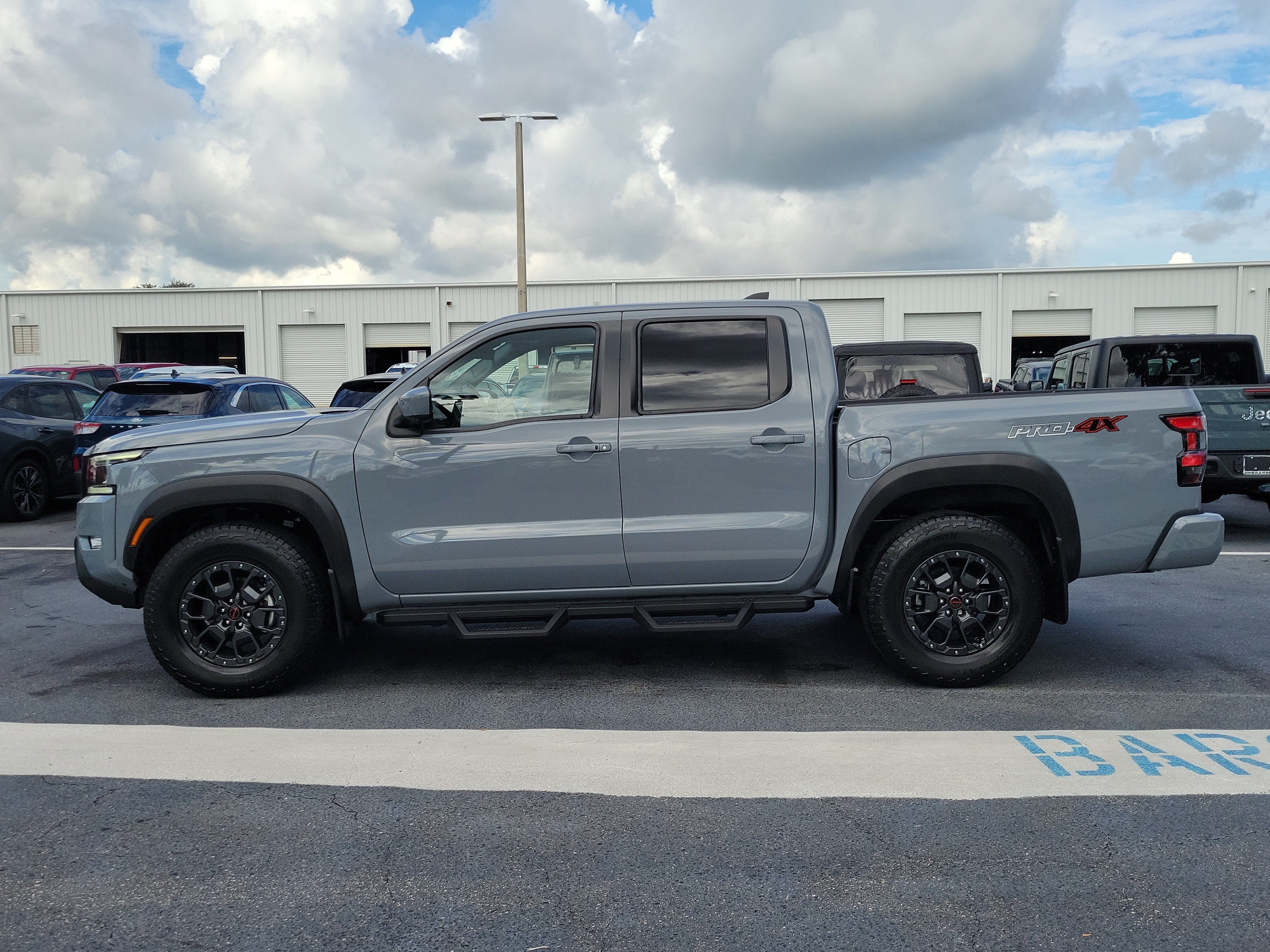 Used 2023 Nissan Frontier PRO-4X w/ Pro-4X Premium Package AWD/4WD image 6