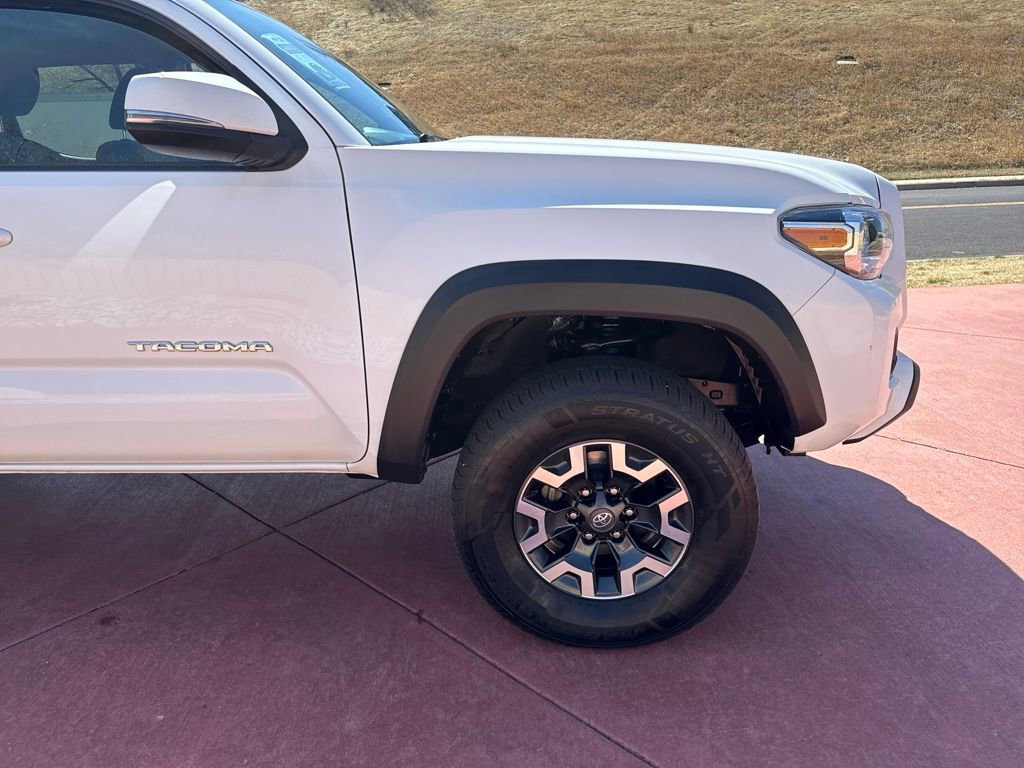 Used 2022 Toyota Tacoma TRD Off-Road w/ Technology Package image 28