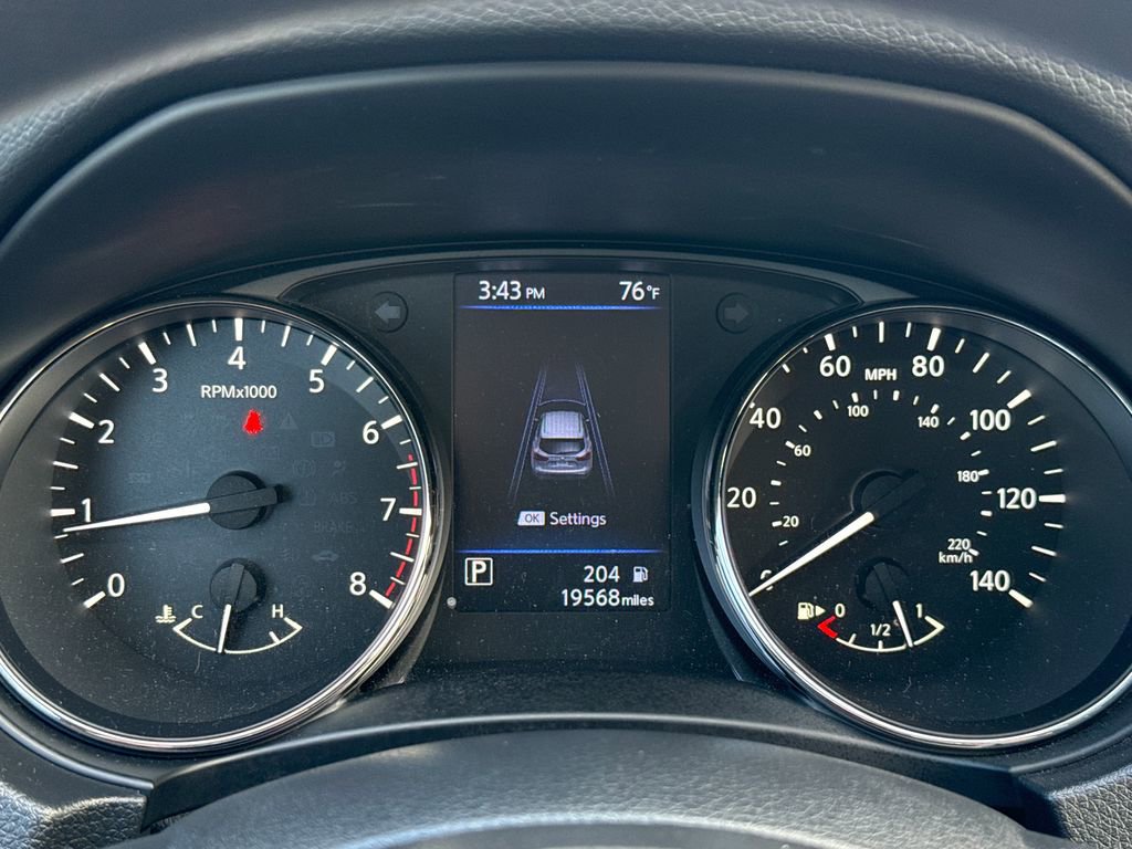 Used 2020 Nissan Rogue Sport S image 18