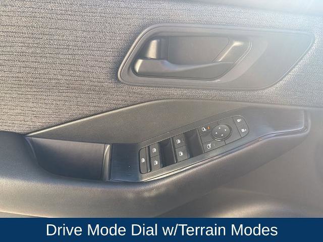 Used 2023 Nissan Rogue S image 11