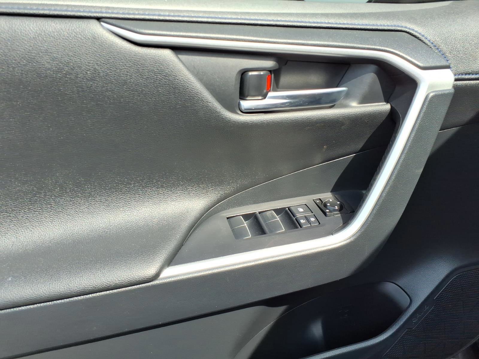 Used 2019 Toyota RAV4 XSE w/ XSE Weather Package AWD/4WD image 11