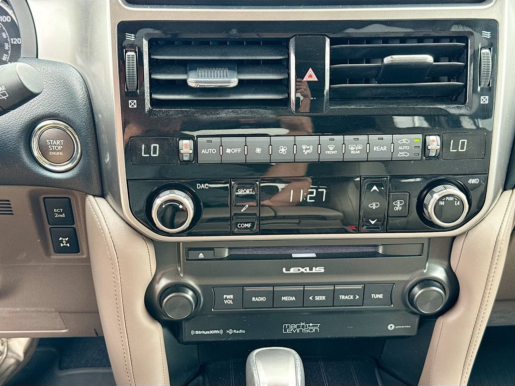 Used 2023 Lexus GX 460 Luxury w/ Accessory Package AWD/4WD image 18