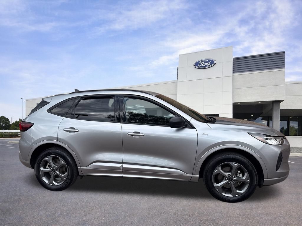 Certified 2024 Ford Escape ST-Line AWD/4WD image 9