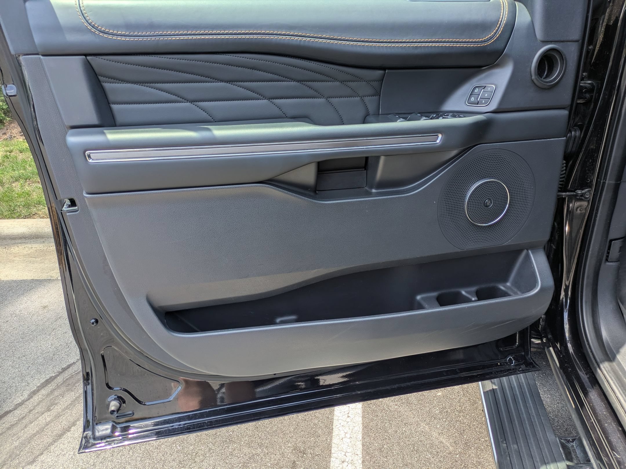 Certified 2023 Ford Expedition Platinum AWD/4WD image 10