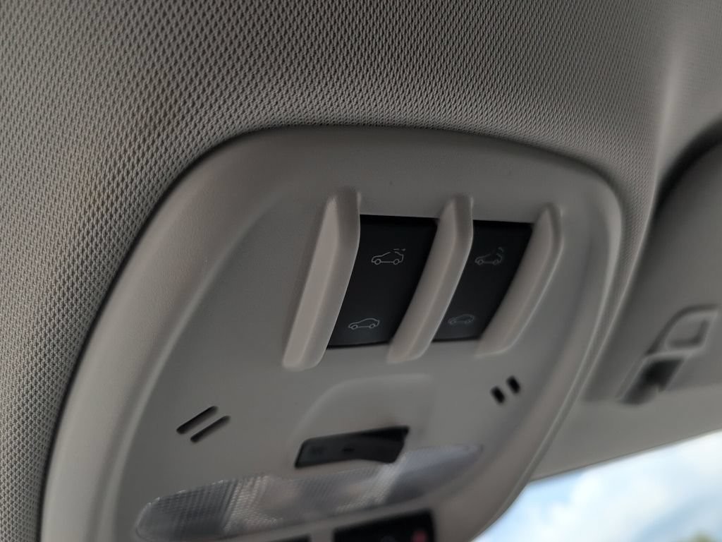 Used 2024 Chevrolet Trax LT w/ Sunroof Package FWD image 21