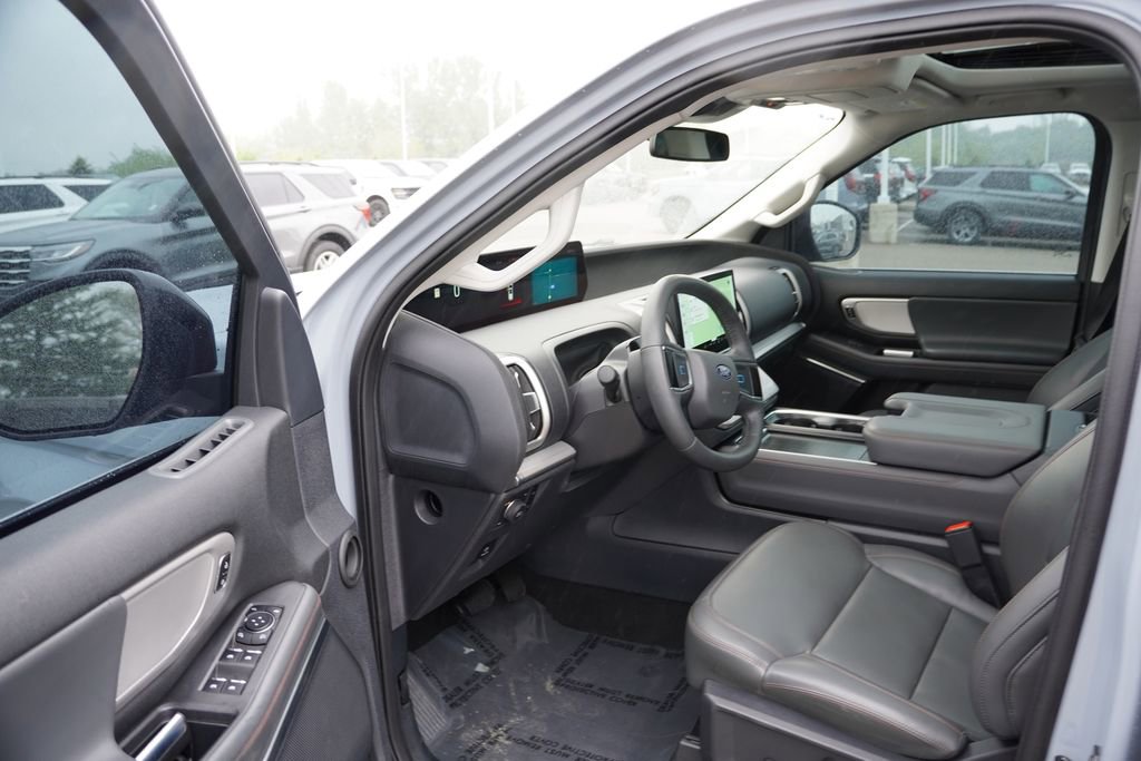 Certified 2025 Ford Expedition Active AWD/4WD image 15