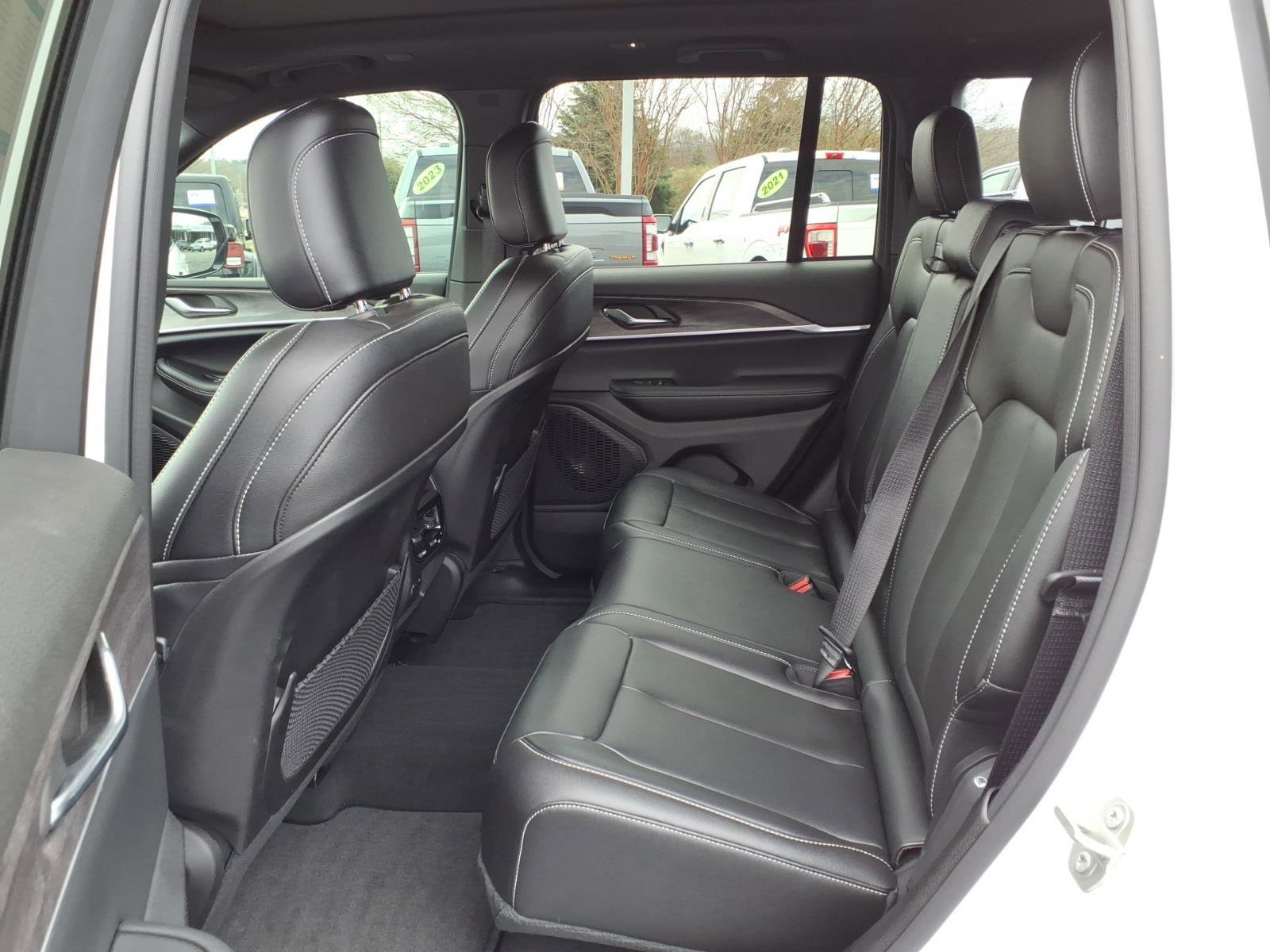 Used 2024 Jeep Grand Cherokee Limited w/ Trailer Tow Package image 15