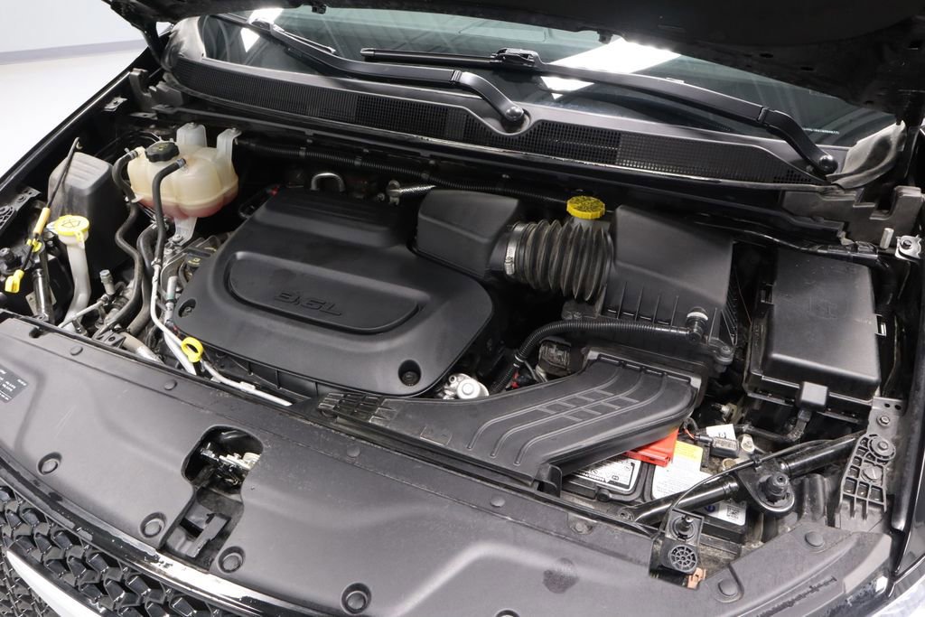 Used 2025 Chrysler Pacifica Select image 13