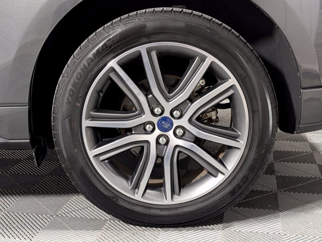 Certified 2019 Ford Edge Titanium w/ Equipment Group 301A FWD image 26