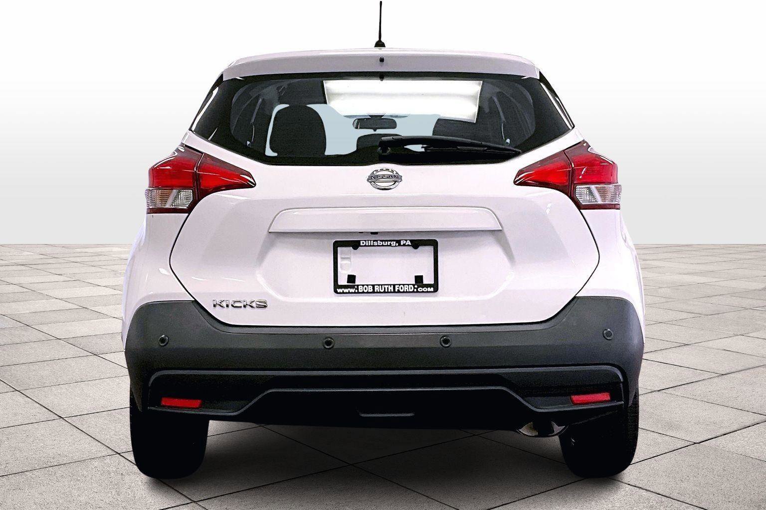 Used 2020 Nissan Kicks S image 2