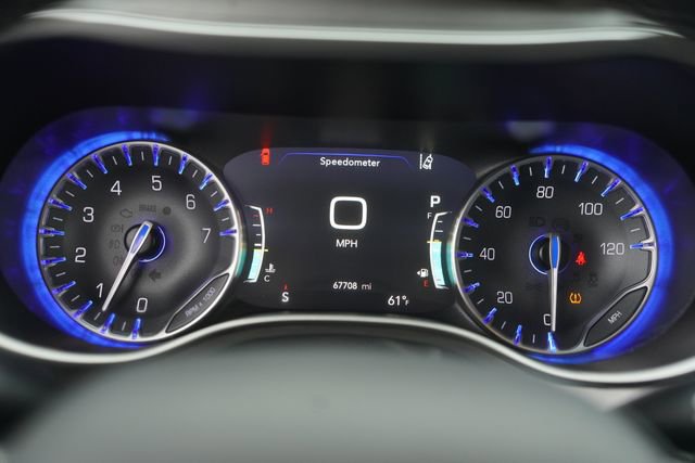 Used 2023 Chrysler Pacifica Touring-L FWD image 26