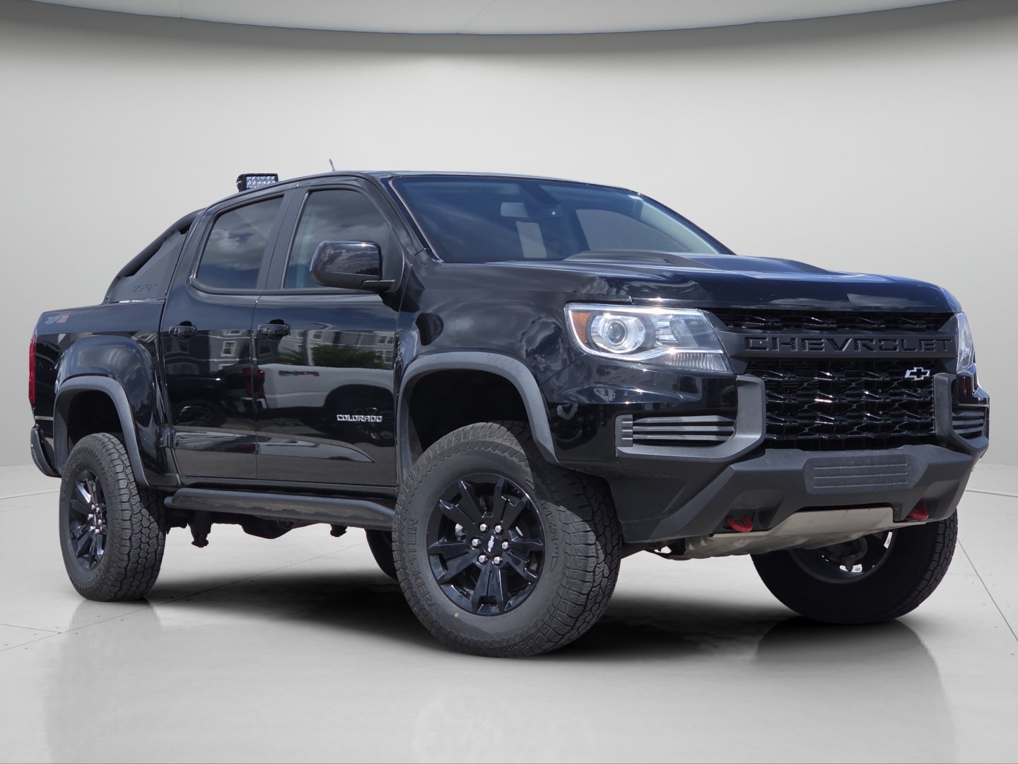 Used 2022 Chevrolet Colorado ZR2 w/ ZR2 Midnight Special Edition AWD/4WD image 2