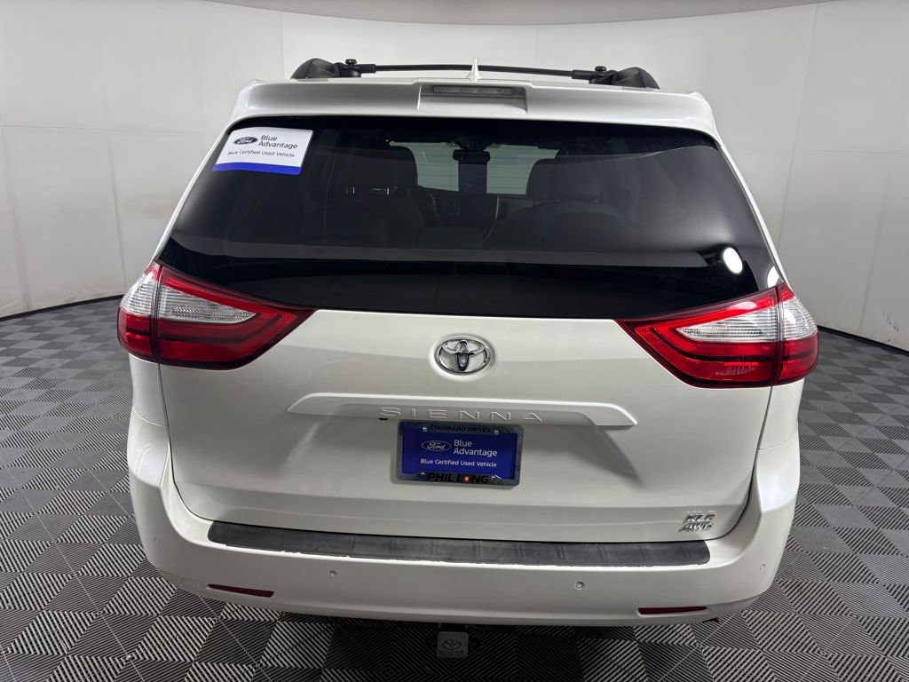 Used 2018 Toyota Sienna XLE w/ XLE Navigation Package image 4