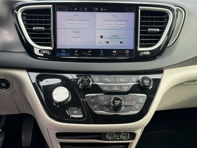 Used 2024 Chrysler Pacifica Touring-L FWD image 14