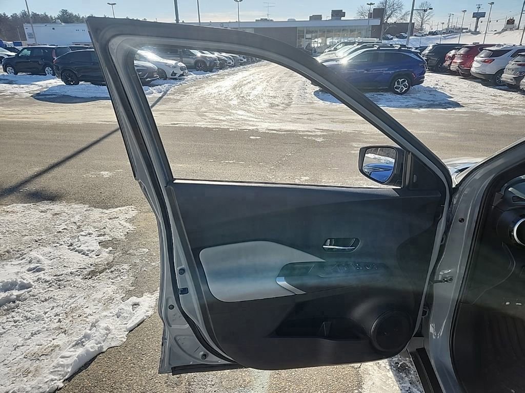 Used 2023 Nissan Kicks SR w/ SR Premium Package image 11