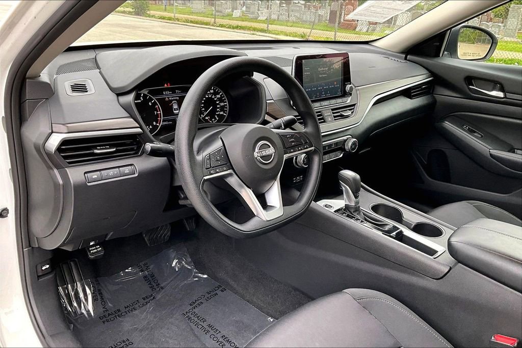Used 2025 Nissan Altima 2.5 SV FWD image 13