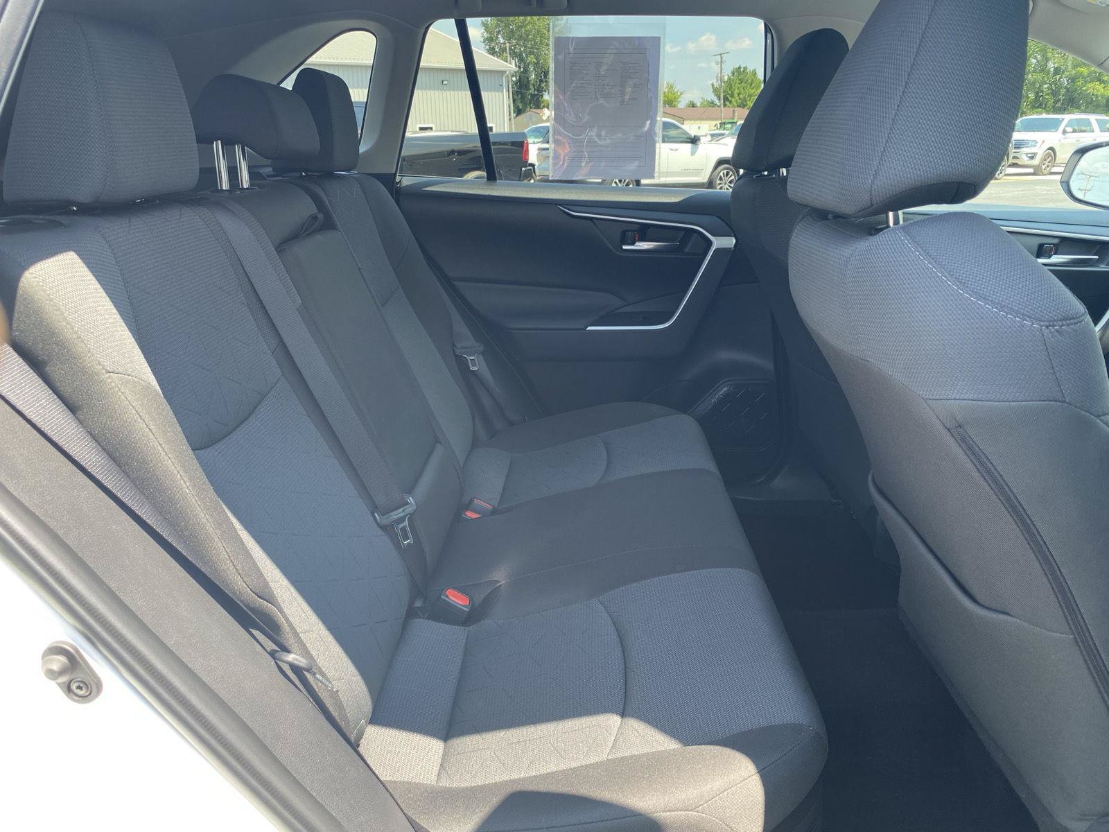 Used 2025 Toyota RAV4 XLE AWD/4WD image 33