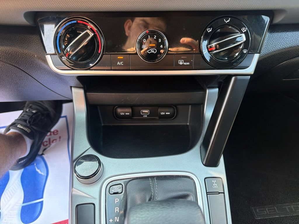 Used 2022 Kia Seltos LX AWD/4WD image 35